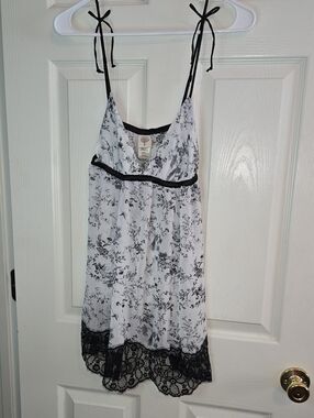 In Bloom Cream Label with Pink Floral Bouquet and Black Print